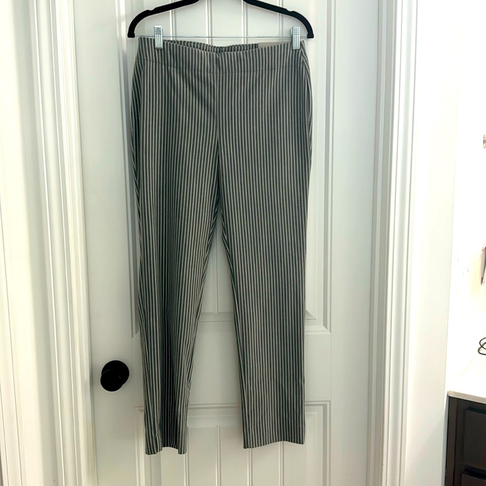 Chicos Gray and White So Slimming Pants. NWT